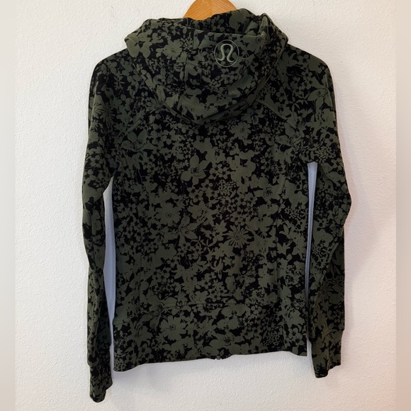 NEW Lululemon Scuba Hoodie IV Size 6 Green/Black Floral - Picture 8 of 15